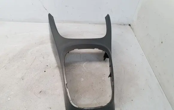 Toyota Yaris Center console 588210D070