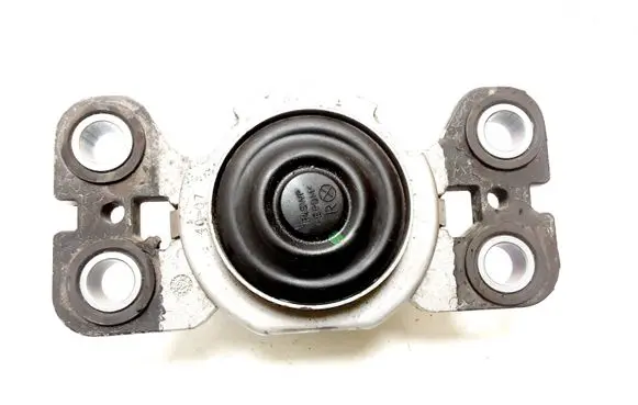 Volvo XC70 Engine mount bracket 6G927M121