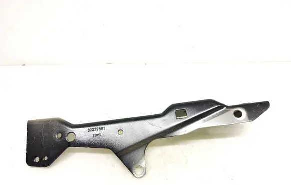 Volvo XC40 Fender mounting bracket 32277861