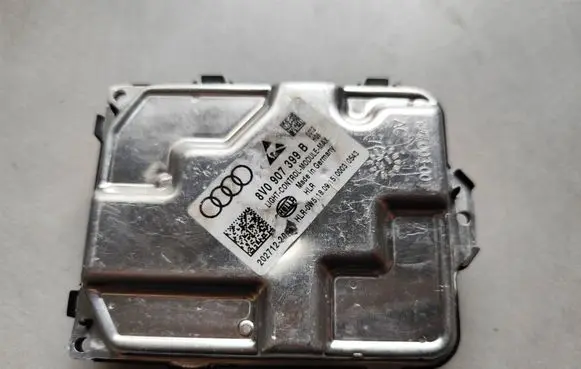 Volkswagen Tiguan Headlight ballast module Xenon 8V0907399B
