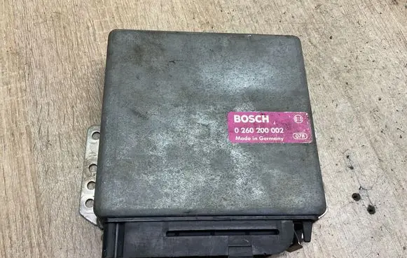 BMW 3 E30 Engine control unit/module 0260200002