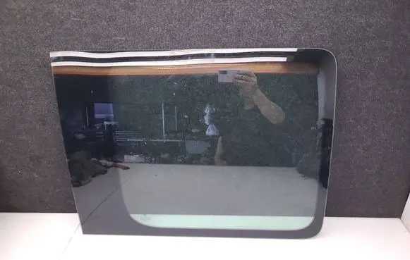 Volkswagen Caddy Rear side window 43R001583 E000231