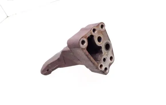Mercedes-Benz CLS C218 X218 Engine mounting bracket A6420961145