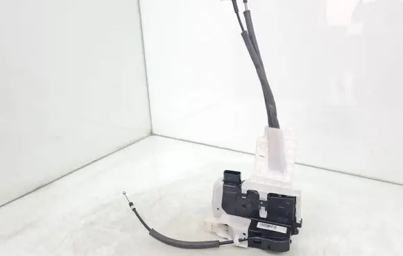 Hyundai ix35 Front door lock 813202Y000