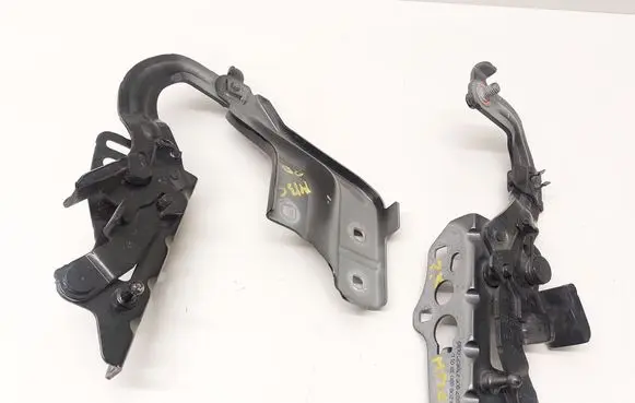 Mercedes-Benz C W206 Engine bonnet/hood hinges A2068803801