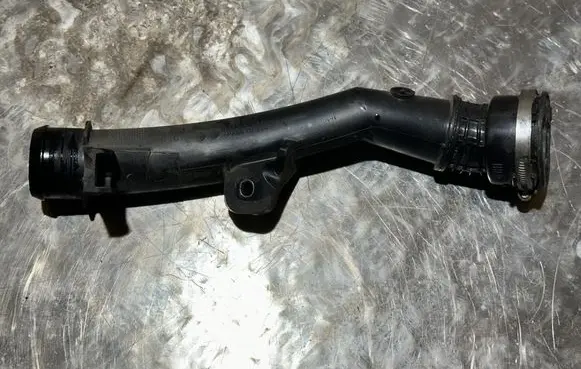 Peugeot 308 Turbo air intake inlet pipe/hose 9831710780