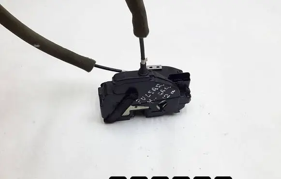 Nissan Pulsar Rear door lock