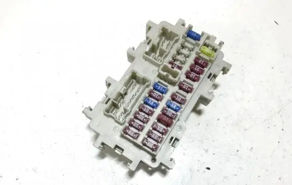 Nissan Navara D40 Fuse box set ea00a8129 0013