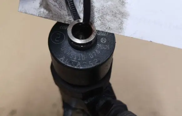 Volvo V70 Fuel injector 0445110078