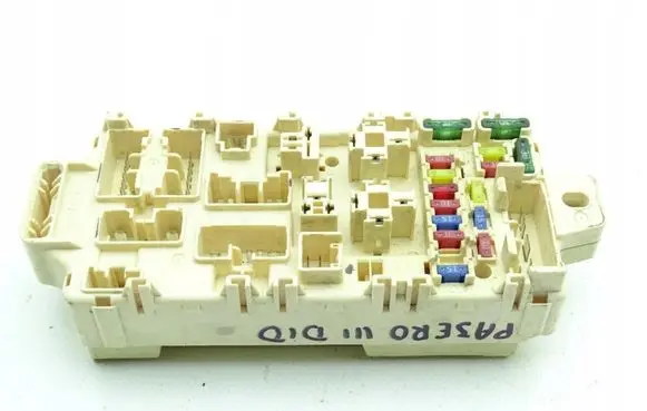 Mitsubishi Pajero Fuse box set 3F27-0367