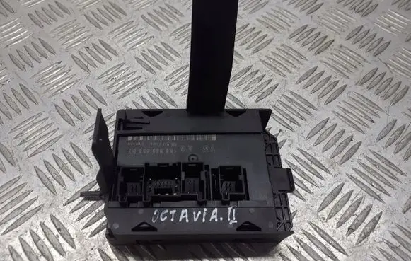 Skoda Octavia Mk2 (1Z) Voice control module 1K0959433BT