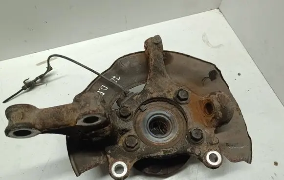 Toyota RAV 4 (XA40) Front wheel hub spindle knuckle 