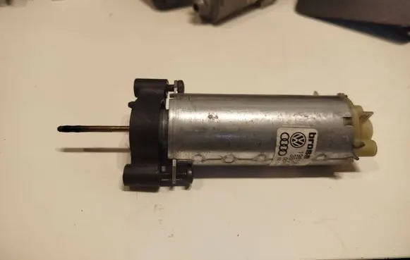 Audi A6 S6 C5 4B Seat adjustment motor 3B0959761AD 198158107 00757013