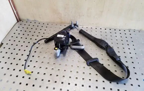Chevrolet Captiva Front seatbelt 95358491