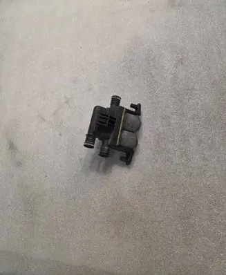 BMW 7 E65 E66 Coolant heater control valve 8374995 1147412137 114741217
