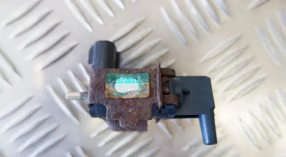 Lexus RX 330 - 350 - 400H Valve 9091012204