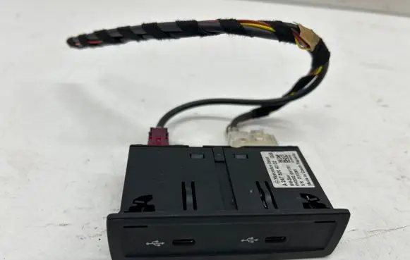 Mercedes-Benz E W213 USB control unit A2478204002