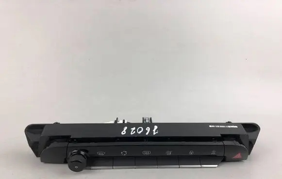 Citroen C5 Climate control unit 9828018177