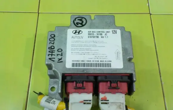 Hyundai ix20 Airbag control unit/module 618702700