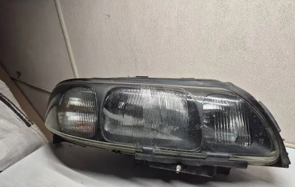 Volvo S60 Headlight/headlamp 8693588 89007870