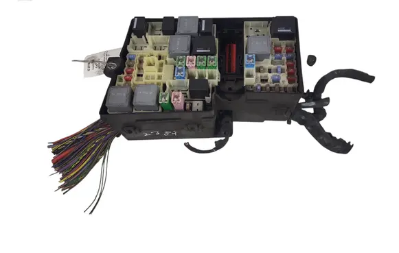 Volvo V40 Fuse module AV6T14A067AC 5B0Q10107