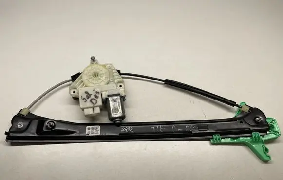 Volkswagen Tiguan Rear door window regulator with motor 5Q4959812G 5NN839462A