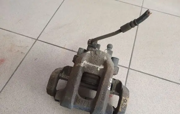 Jeep Grand Cherokee Rear brake caliper