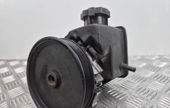 Mercedes-Benz C W204 Power steering pump A0044667001