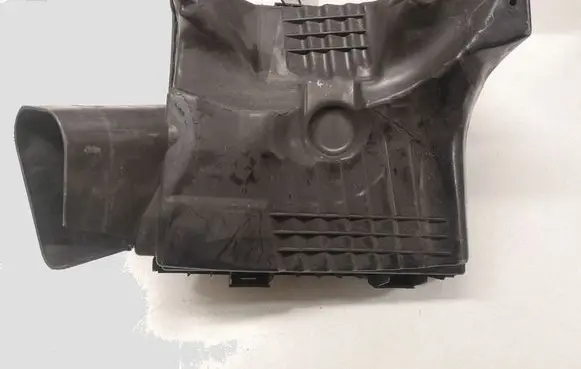 Opel Insignia A Air filter box 55560889