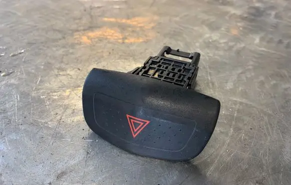 Nissan Primera Hazard light switch 06016