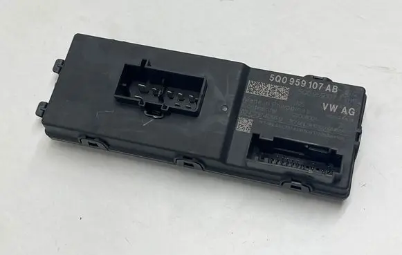 Audi Q3 F3 Tailgate/trunk control unit/module 5Q0959107