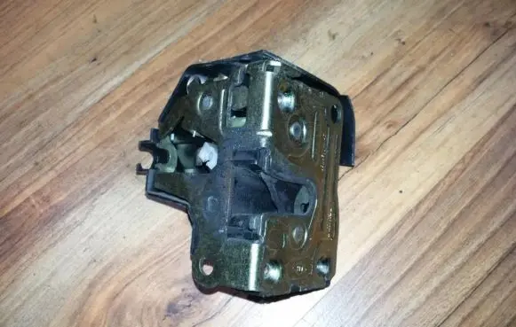 Renault Megane I Front door lock