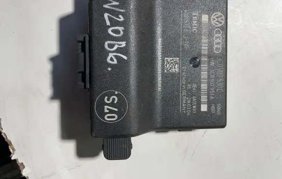 Volkswagen PASSAT B6 Gateway control module 3C0907530C