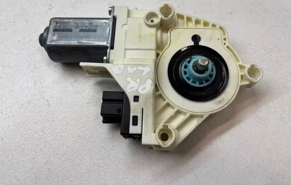 Audi A4 S4 B8 8K Front door window regulator motor 966934100