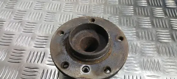 BMW 5 E60 E61 Front wheel hub