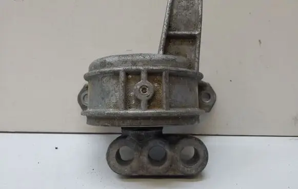 Opel Zafira A Engine mount bracket 24427298