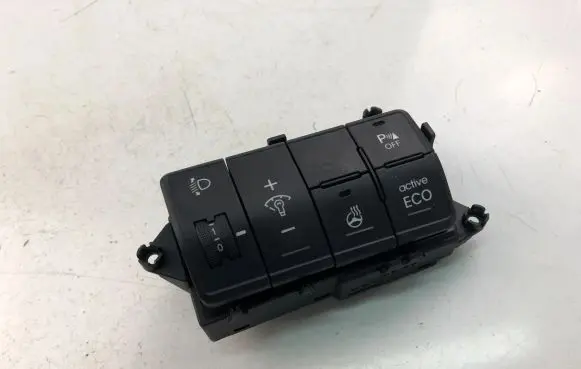 Hyundai i30 Light switch 93310A6660RY