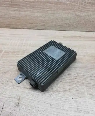 BMW 7 E38 Antenna control unit 83723742