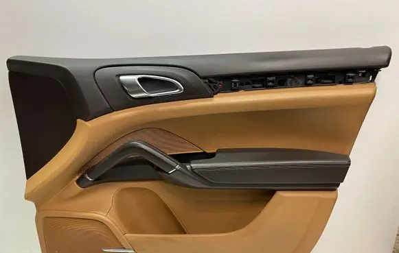 Porsche Cayenne (92A) Front door card panel trim