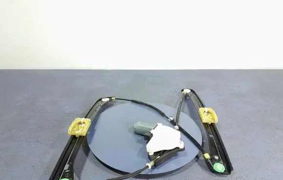 Volkswagen Golf Sportsvan Front door window regulator with motor 5G4837461H