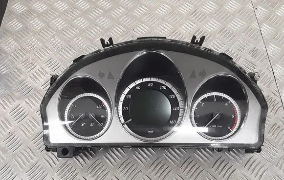 Speedometer (instrument cluster)