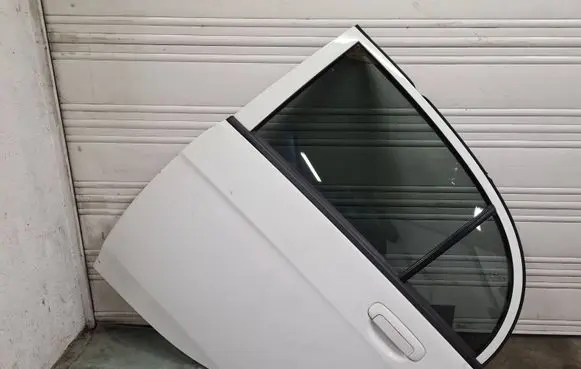Peugeot iOn Rear door