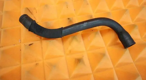 Mercedes-Benz B W245 Engine coolant pipe/hose 1695010982