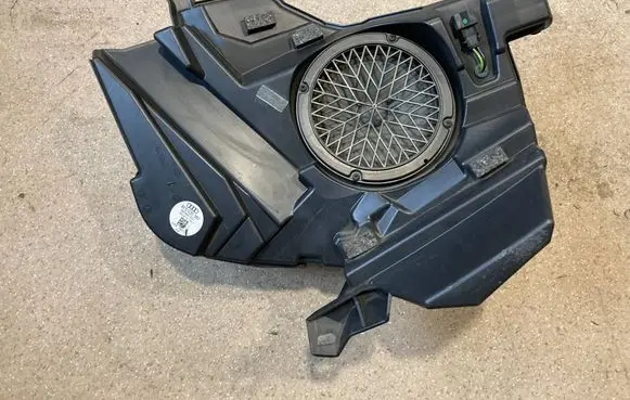Audi A5 8T 8F Subwoofer speaker 8F0035382