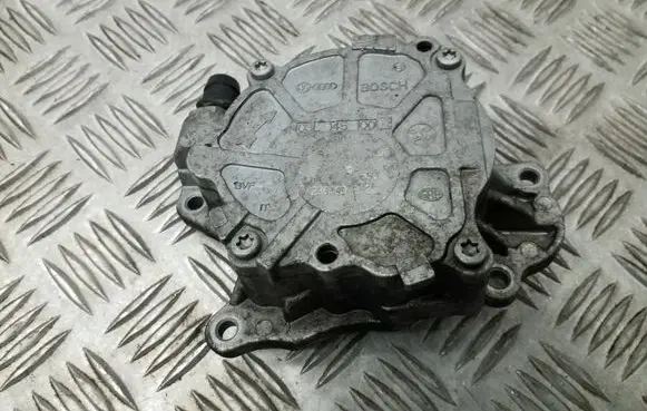 Volkswagen PASSAT B7 Vacuum pump 03L145100F