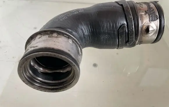Intercooler hose/pipe