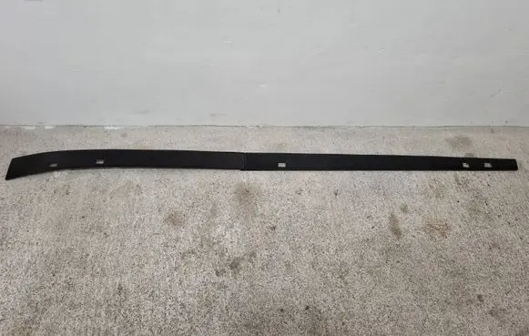 Roof trim bar molding cover