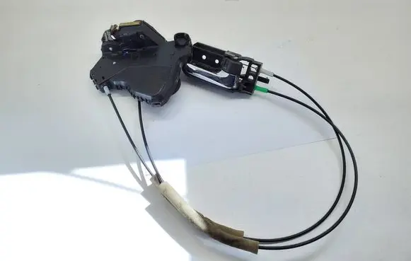 Toyota Corolla E110 Front door lock 50594A1
