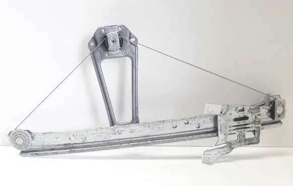 Rear door manual window regulator