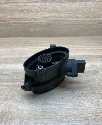 BMW 5 E39 Mass air flow meter 7787076 0928400468